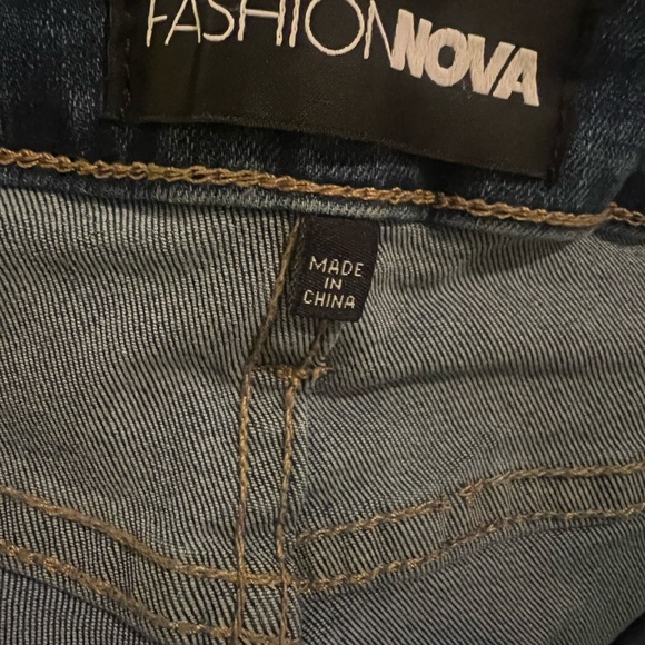 Cute outfit- crop top/high waist jeans - Picture 2 of 6